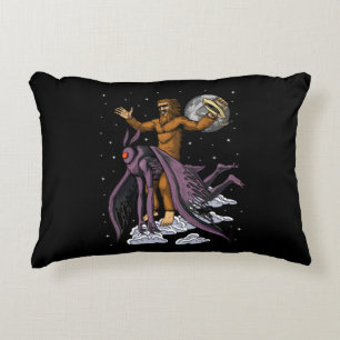 Bigfoot Riding Mothman Prydnadskudde