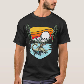 Bigfoot Riding Nessie Mountains Träd Funny 80s Su T Shirt