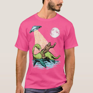 Bigfoot Riding Nessie Ufo-Utomjordingar vid Nattfu T Shirt