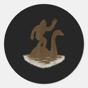 Bigfoot Ridning Loch Ness Monster Rollig Sasquatch Runt Klistermärke