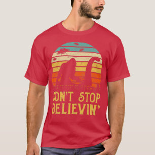 Bigfoot ridning Loch Ness Monster slutar inte att T Shirt