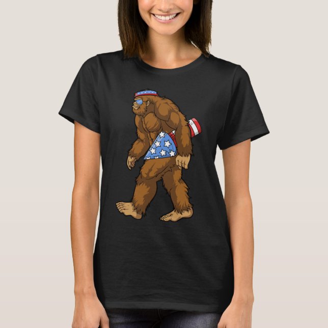 Bigfoot Rocket American Pride 4:e juli Funny SA T Shirt (Framsida)