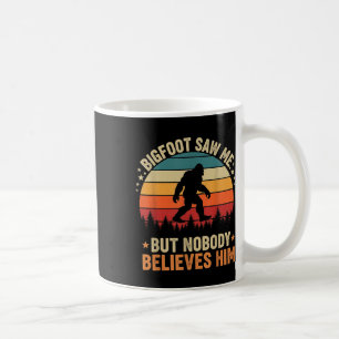 Bigfoot Såg Mig Ingen Tror På Honom Rolig Sasquatc Kaffemugg