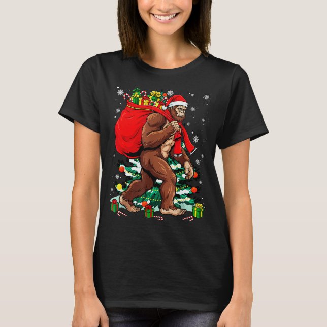 Bigfoot Santa Carrying Christmas Bag Xmas Hat Sasq T Shirt (Framsida)