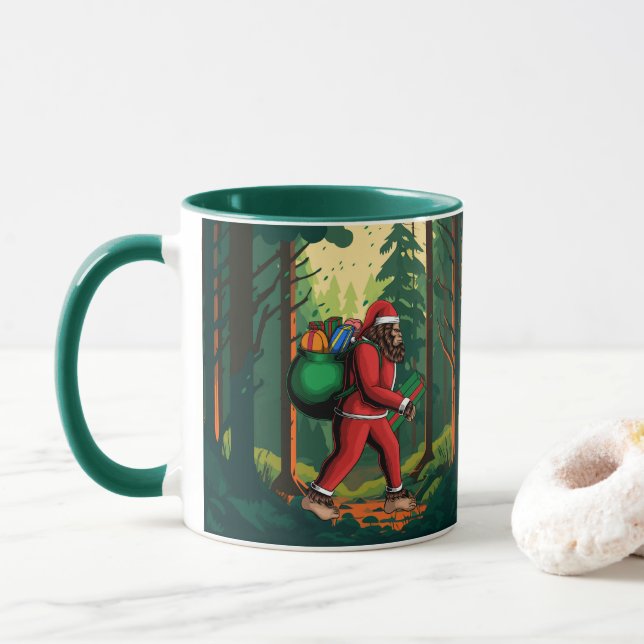 Bigfoot Santa Forest Delivering Presenter Funny Mugg (Med munk)
