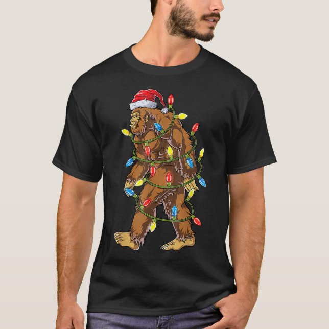 Bigfoot Santa Julgran Ljus Funny Julafton T Shirt (Framsida)