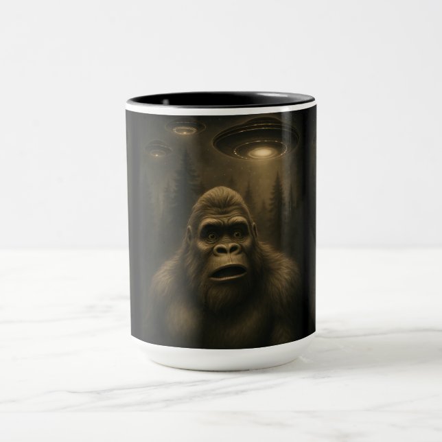 Bigfoot Sasquatch Alien UFO Funny Mugg (Center)