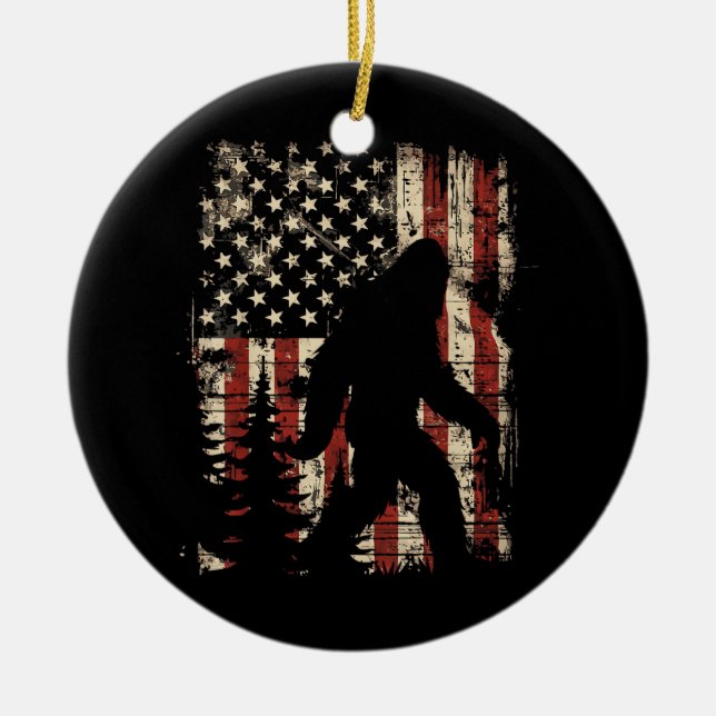 Bigfoot Sasquatch America Flag Patriotic Men Women Julgransprydnad Keramik (Framsidan)
