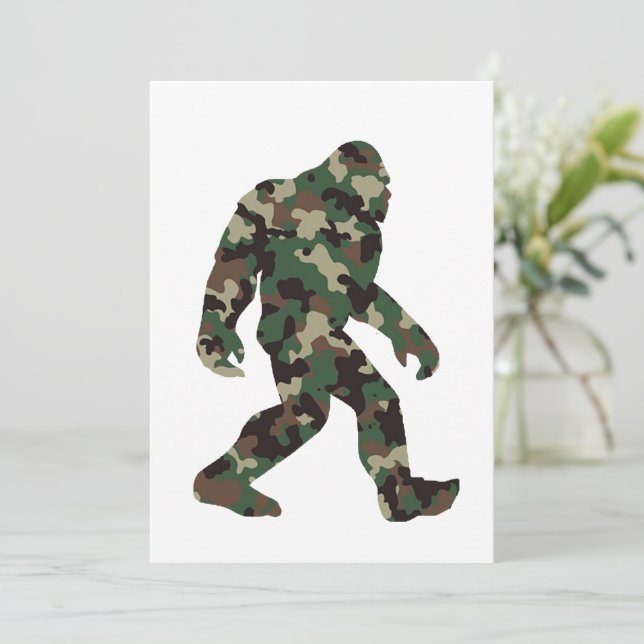 Bigfoot Sasquatch Camo Inbjudningar (Stående Fram)