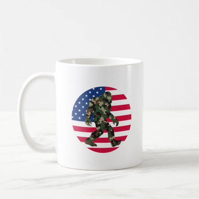 Bigfoot Sasquatch Camo Kaffemugg (Vänster)