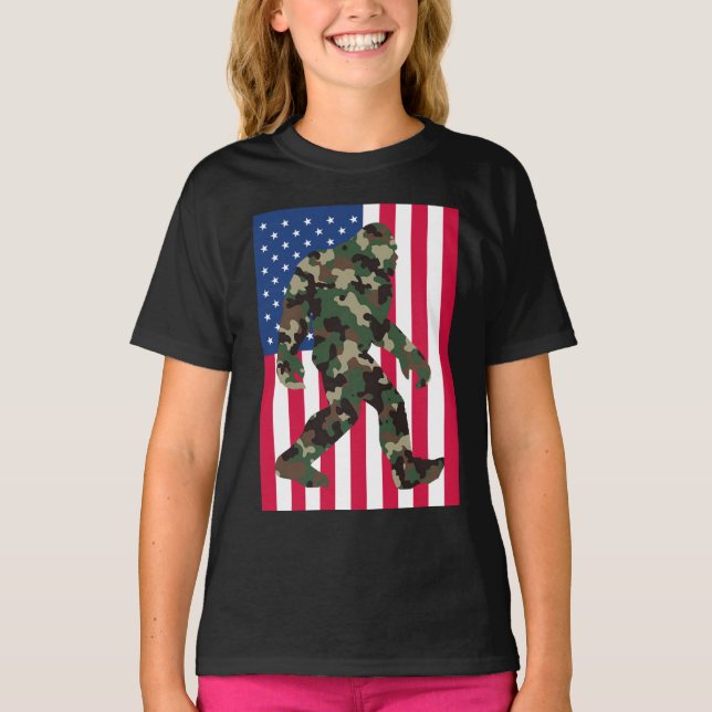 Bigfoot Sasquatch Camo T Shirt (Framsida)