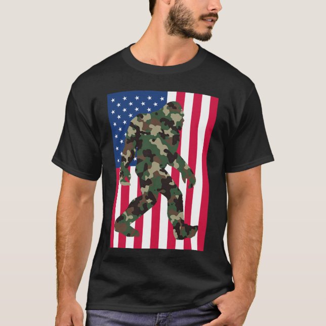 Bigfoot Sasquatch Camo T Shirt (Framsida)