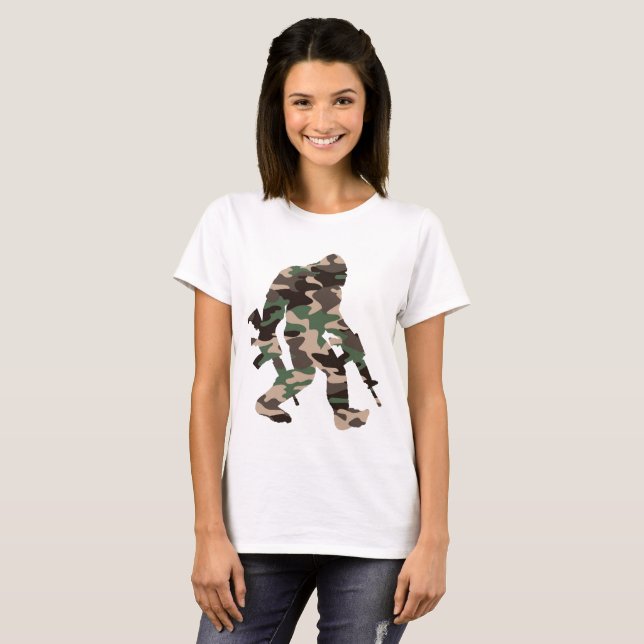 Bigfoot Sasquatch Camo T Shirt (Hel framsida)
