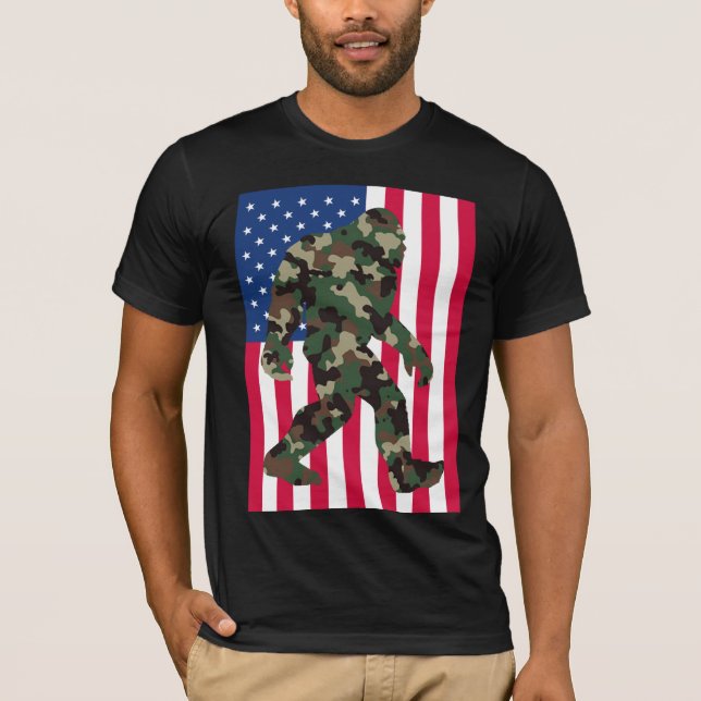 Bigfoot Sasquatch Camo T Shirt (Framsida)