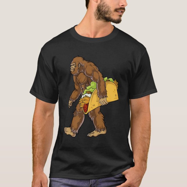 Bigfoot Sasquatch Carrying Taco T Shirt (Framsida)