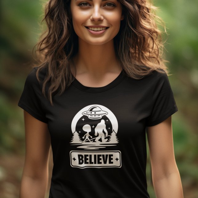 Bigfoot Sasquatch Cryptid Believer Alien Womens T Shirt (Skapare uppladdad)