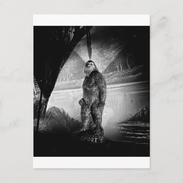 Bigfoot Sasquatch Dramatisk Svart och Vit Konst Vykort (Framsida)