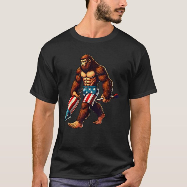 Bigfoot Sasquatch Fireworks 4:e juli USA T Shirt (Framsida)