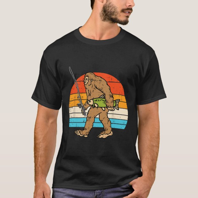 Bigfoot Sasquatch Fishing Retro Fisherman Men Wome T Shirt (Framsida)