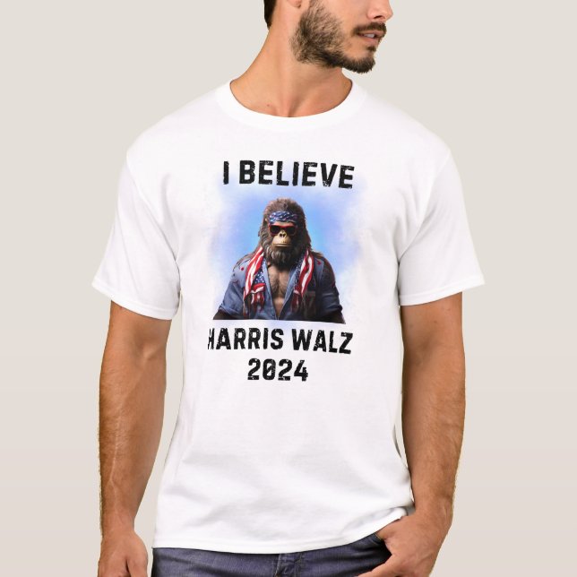 BIGFOOT SASQUATCH FOR HARRIS WALZ 2024 T SHIRT (Framsida)