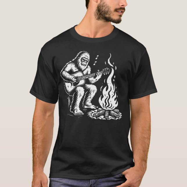Bigfoot Sasquatch Guitar Campfire Camping Men Wome T Shirt (Framsida)