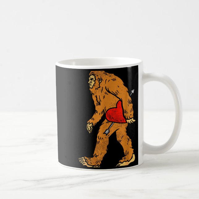 Bigfoot Sasquatch Heart With Arrow Funny Valentine Kaffemugg (Höger)