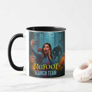 Bigfoot Sasquatch i skogen kaffemug Mugg