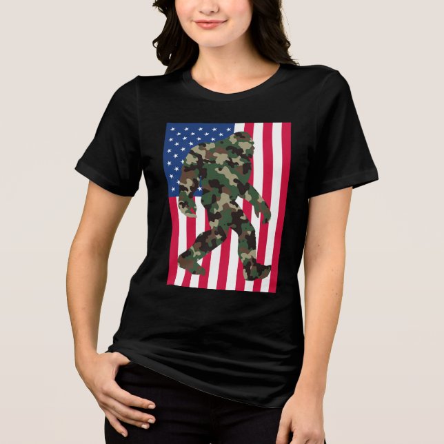 Bigfoot Sasquatch Kamouflage  T Shirt (Framsida)