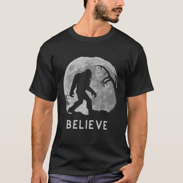 Bigfoot Sasquatch Måne Yeti Tro T Shirt (Framsida)