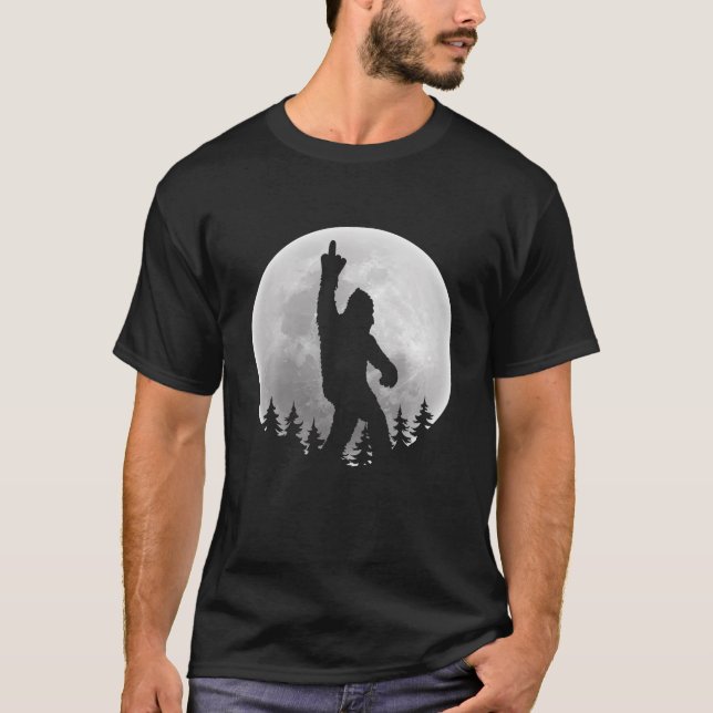 Bigfoot Sasquatch med Mitten Finger och Full Moon T Shirt (Framsida)