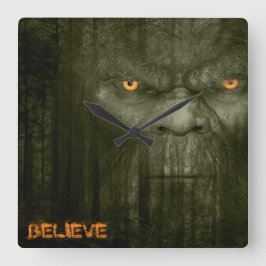 BIGFOOT SASQUATCH PORTRÄTT FYRKANTIG KLOCKA