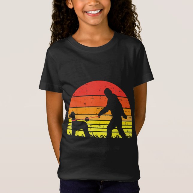 Bigfoot Sasquatch Pudel Sunset Retro Hund älskare  T Shirt (Framsida)