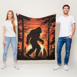 Bigfoot Sasquatch Skog Solnedgång Fleecefilt