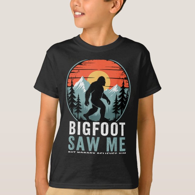 Bigfoot Saw Me But Nobody Believes Him Humor Funny T Shirt (Framsida)