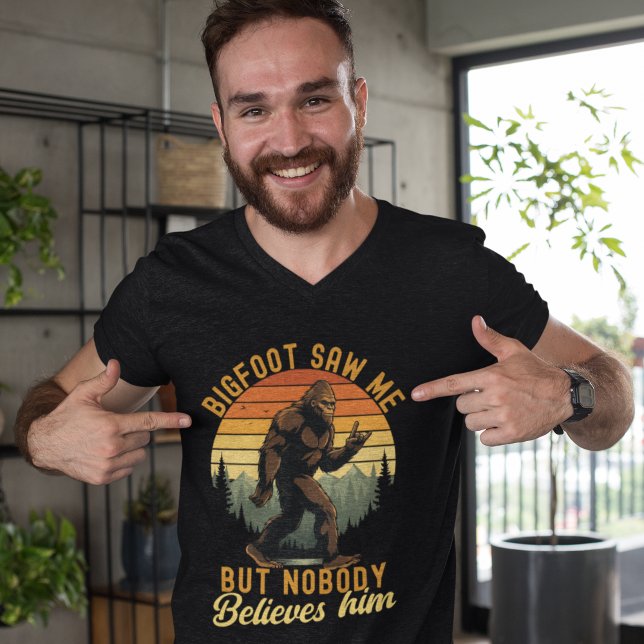 Bigfoot Saw me but nobody believes him T Shirt (Skapare uppladdad)