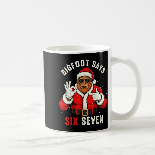Bigfoot Says Six Seven Funny Christmas 67 Meme Xma Kaffemugg (Höger)