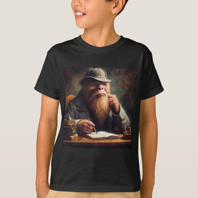 Bigfoot Sherlock Holmes T Shirt (Framsida)