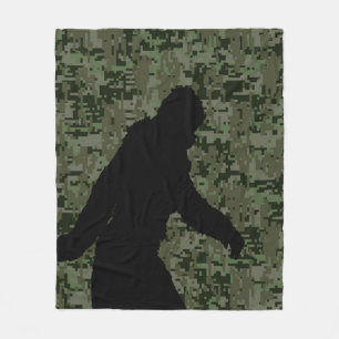 Bigfoot Silhouette på skogsmarkDigital kamouflage Fleecefilt