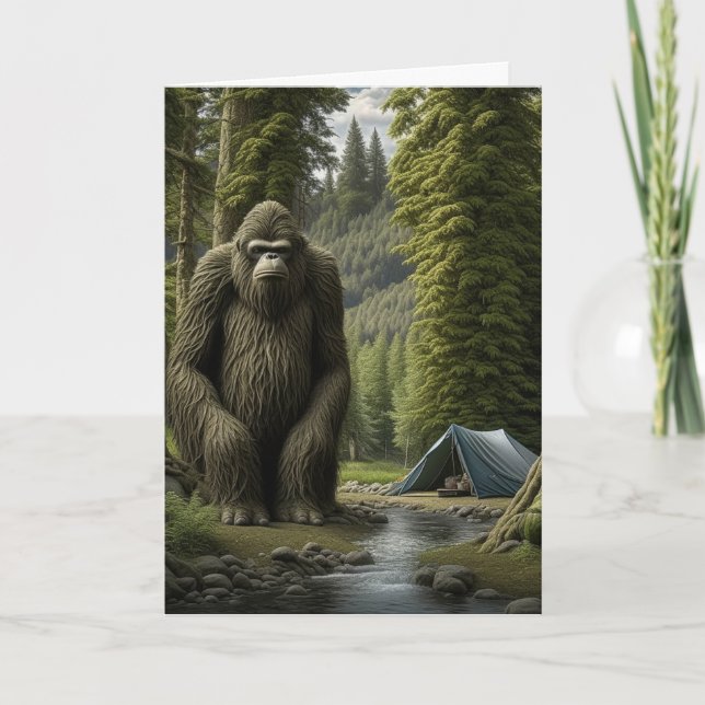 Bigfoot sitta på födelsedagen i Skogen Kort (Framsida)