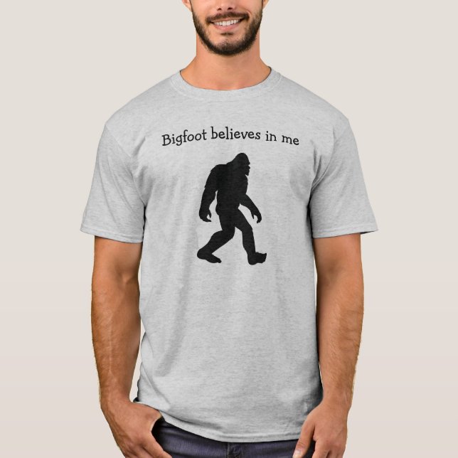 Bigfoot skjorta. Rolig tröja. Manar skjorta. Gift. T Shirt (Framsida)