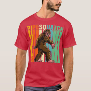 Bigfoot-Smoking Briar Pipe Sasquatch Tobacco Pipe  T Shirt