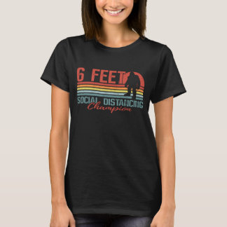 Bigfoot Social Avstånd Champion 6 Feet T Shirt