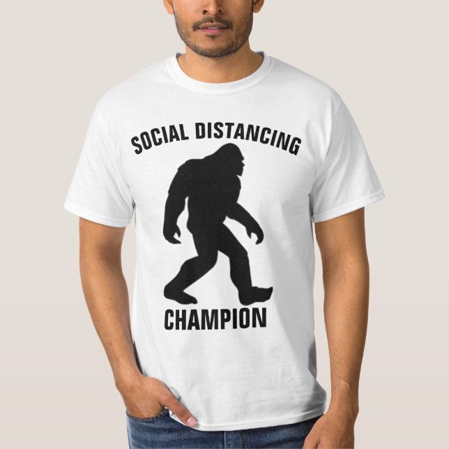 BIGFOOT SOCIAL AVSTÅND CHAMPION Funny T-shirts (Framsida)