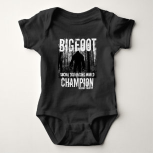 Bigfoot Social Avstånd mästare T Shirt