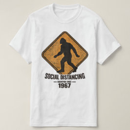 Bigfoot Social Distancing Champion Ljus T Shirt