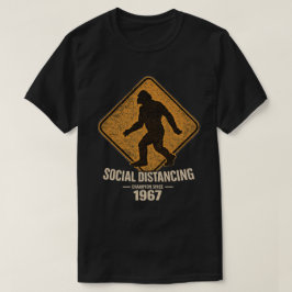 Bigfoot Social Distancing Champion Mörk T Shirt