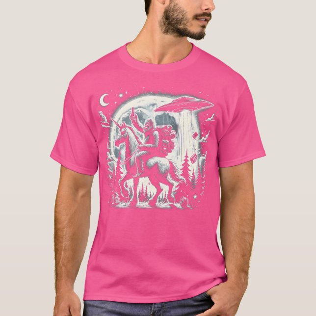 Bigfoot som driver en enhörning som dricker ett öl t shirt (Framsida)