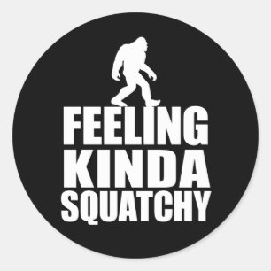 Bigfoot som går känsliga snälla Squatchy Runt Klistermärke