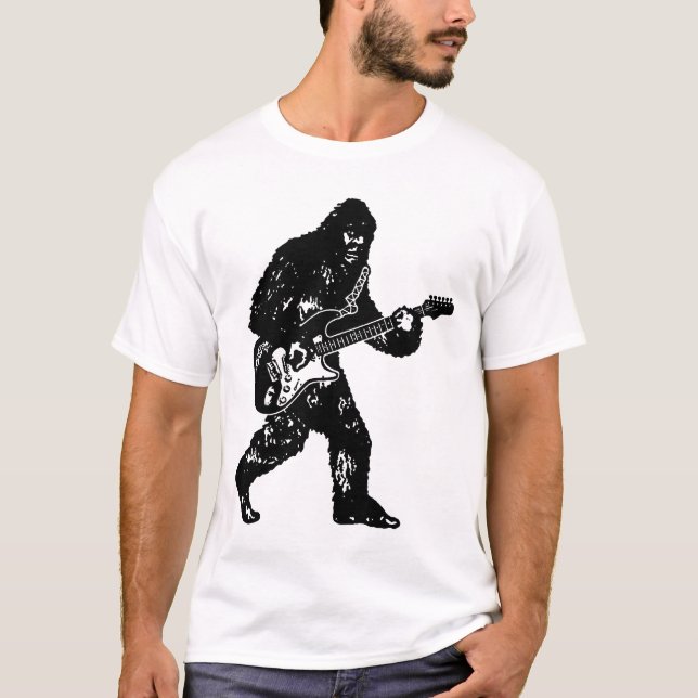 Bigfoot som leker den elektriska gitarren t shirt (Framsida)