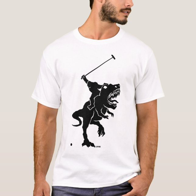 Bigfoot som leker polo på en T-rex Tee Shirt (Framsida)
